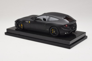 Ferrari FF Matte Black MR Collection 1:18 FERR04CAL Gyanta – 5. kép a 7-ből