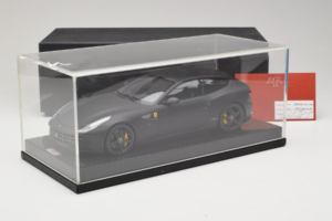 Ferrari FF Matte Black MR Collection 1:18 FERR04CAL Gyanta – 6. kép a 7-ből