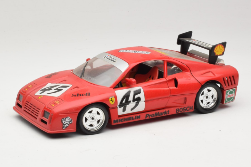 Ferrari 288 GTO Evoluzione #45 Piros Revell 1:18 48820 Fém