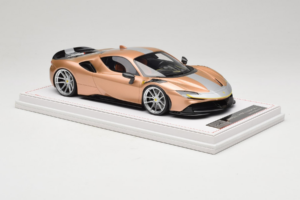 Ferrari SF90 Novitec Arany Ezüst Csík IVY 1:18 REMC028 Gyanta – 4. kép a 7-ből