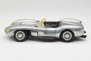Ferrari Testa Rossa Chrome Silver Hot Wheels 1:18 25737 Fém – 4. kép a 8-ből