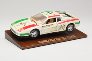 Ferrari Testarossa Italia 90 Fehér Bburago 1:18 3059-W1 Fém – 2. kép a 8-ből