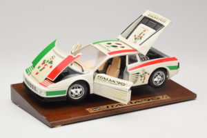 Ferrari Testarossa Italia 90 Fehér Bburago 1:18 3059-W1 Fém – 3. kép a 8-ből