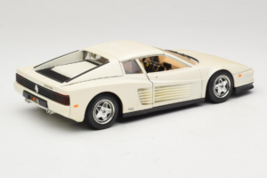 Ferrari Testarossa Fehér Bburago 1:18 3019-W1 Fém – 3. kép a 8-ből