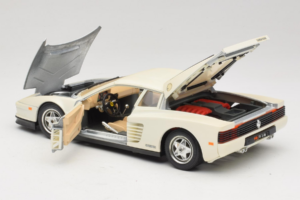 Ferrari Testarossa Fehér Bburago 1:18 3019-W1 Fém – 5. kép a 8-ből