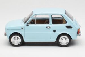 Fiat 126 Világoskék MCG 1:18 MCG18415 Fém – 3. kép a 6-ből