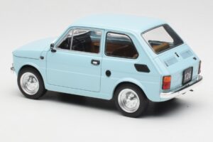 Fiat 126 Világoskék MCG 1:18 MCG18415 Fém – 5. kép a 6-ből