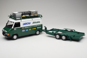 Fiat 242 Alitalia Rally Team Assistance With Trailer 1978 IXO 1:18 18CMC027WX Fém