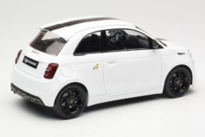 Abarth 500e Fehér IXO 1:18 MCG18497 Fém – 2. kép a 6-ből