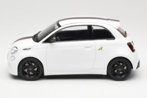 Abarth 500e Fehér IXO 1:18 MCG18497 Fém – 3. kép a 6-ből