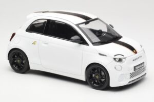 Abarth 500e Fehér IXO 1:18 MCG18497 Fém – 4. kép a 6-ből