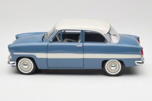 Ford Taunus 12M P2 Kék Csíkok Revell 1:18 08880-M1 Fém – 4. kép a 8-ből