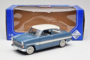 Ford Taunus 12M P2 Kék Csíkok Revell 1:18 08880-M1 Fém – 8. kép a 8-ből