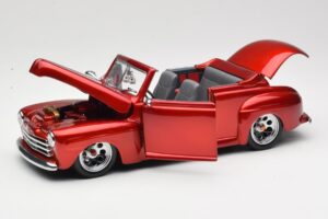 Ford Cabriolet Red Metallic Road Signature 1:18 30028 Fém – 2. kép a 8-ből
