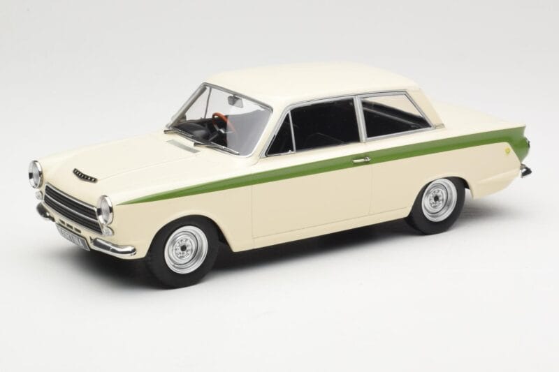 Ford Cortina Lotus White & Green Stripe MCG 1:18 MCG18434 Fém
