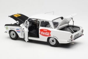 Ford Cortina Mk1 #3 P. Hughes / B. Young African Safari Rally 1964 AUTOart 1:18 86428 Fém – 5. kép a 8-ből