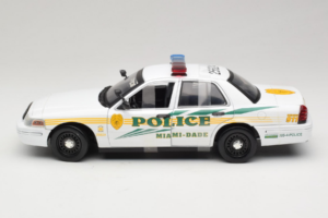 Ford Crown Victoria Police Interceptor CSI Miami GreenLight 1:18 13514 Fém – 3. kép a 6-ből