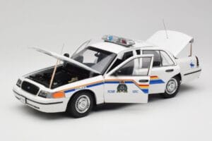 Ford Crown Victoria RCMP Police Car AUTOart 1:18 72706 Fém – 2. kép a 8-ből