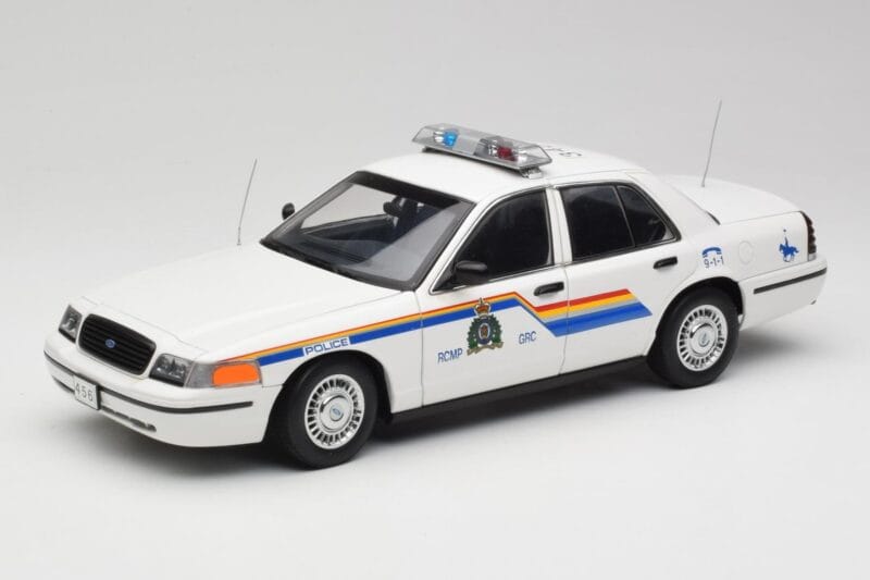 Ford Crown Victoria RCMP Police Car AUTOart 1:18 72706 Fém