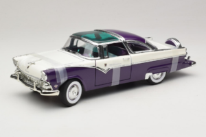 Ford Crown Victoria Fehér Lila Road Signature 1:18 92138-P1 Fém