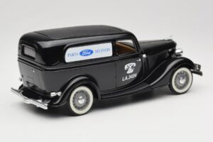 Ford Delivery Truck Ford Parts Fekete Solido 1:18 8417 Fém – 2. kép a 8-ből