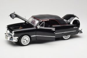 Ford Deluxe Kabrió Fekete Maisto 1:18 31681 Fém – 2. kép a 8-ből