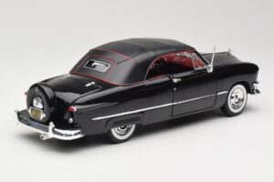 Ford Deluxe Kabrió Fekete Maisto 1:18 31681 Fém – 3. kép a 8-ből