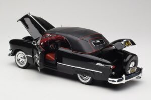 Ford Deluxe Kabrió Fekete Maisto 1:18 31681 Fém – 5. kép a 8-ből