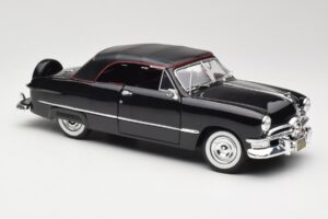 Ford Deluxe Kabrió Fekete Maisto 1:18 31681 Fém – 6. kép a 8-ből