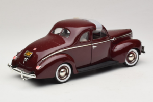 Ford Deluxe Coupe Sötétpiros ERTL 1:18 7936 Fém – 3. kép a 7-ből