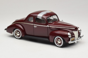Ford Deluxe Coupe Sötétpiros ERTL 1:18 7936 Fém