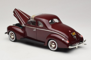 Ford Deluxe Coupe Sötétpiros ERTL 1:18 7936 Fém – 5. kép a 7-ből