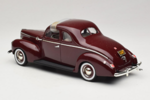 Ford Deluxe Coupe Sötétpiros ERTL 1:18 7936 Fém – 6. kép a 7-ből
