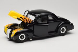 Ford Deluxe Hot Rod Fekete Universal Hobbies 1:18 6002 Fém – 2. kép a 8-ből