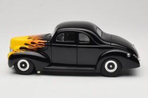 Ford Deluxe Hot Rod Fekete Universal Hobbies 1:18 6002 Fém – 4. kép a 8-ből