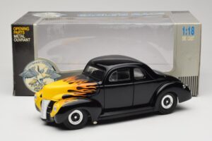 Ford Deluxe Hot Rod Fekete Universal Hobbies 1:18 6002 Fém – 8. kép a 8-ből
