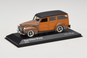 Ford DeLuxe Woody Station Wagon Barna Minichamps 1:43 400082111 Fém – 2. kép a 4-ből