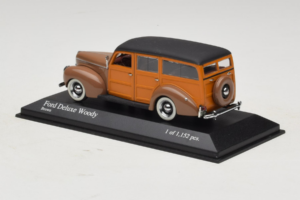 Ford DeLuxe Woody Station Wagon Barna Minichamps 1:43 400082111 Fém – 3. kép a 4-ből