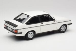 Ford Escort Mk2 RS 2000 LHD Fehér Minichamps 1:18 150084300 Fém – 3. kép a 8-ből