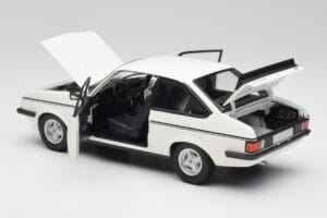 Ford Escort Mk2 RS 2000 LHD Fehér Minichamps 1:18 150084300 Fém – 5. kép a 8-ből
