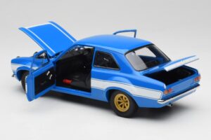 Ford Escort Mk1 RS 1600 Kék Fehér Csíkok Minichamps 1:18 100688102 Fém – 5. kép a 8-ből