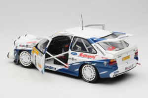 Ford Escort RS Cosworth Mobil 1 #6 F. Delecour / D. Grataloup Rally Monte Carlo Night Version Winner 1994 UT Models 1:18 3945 – 5. kép a 8-ből