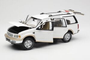 Ford Expedition Eddie Bauer Fehér UT Models 1:18 22712 Fém – 2. kép a 8-ből