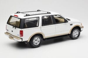 Ford Expedition Eddie Bauer Fehér UT Models 1:18 22712 Fém – 3. kép a 8-ből