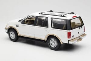 Ford Expedition Eddie Bauer Fehér UT Models 1:18 22712 Fém – 7. kép a 8-ből