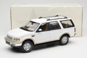 Ford Expedition Eddie Bauer Fehér UT Models 1:18 22712 Fém – 8. kép a 8-ből