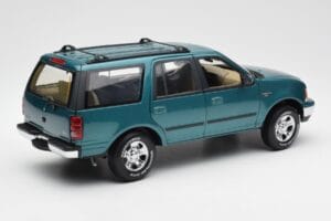 Ford Expedition XLT Zöld Metálfényű UT Models 1:18 22717 Fém – 3. kép a 8-ből