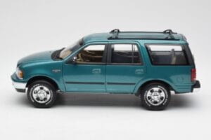 Ford Expedition XLT Zöld Metálfényű UT Models 1:18 22717 Fém – 4. kép a 8-ből