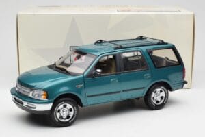 Ford Expedition XLT Zöld Metálfényű UT Models 1:18 22717 Fém – 8. kép a 8-ből