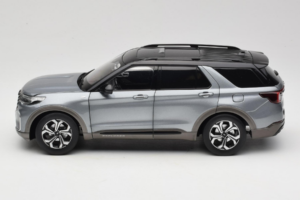 Ford Explorer Szürke OEM 1:18 FORD2020 Fém – 4. kép a 8-ből